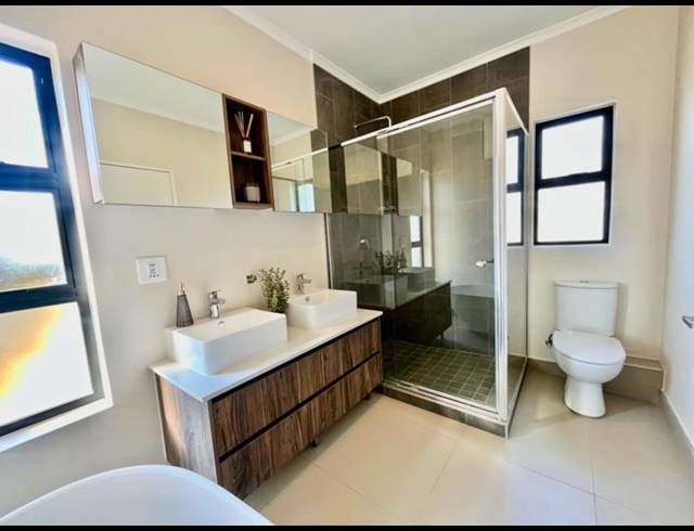 3 BEDROOM TOWNHOUSE FOR SALE IN BEVERLEY